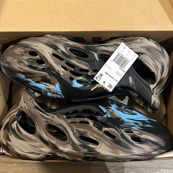 Yeezy Foam Runners - Picture 2 of 7